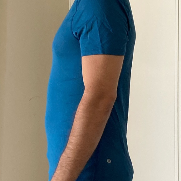 Men’s lulu lemon t shirt - Picture 3 of 3